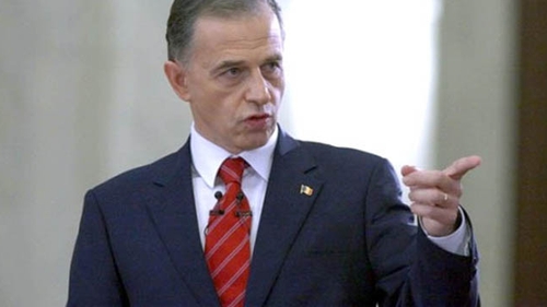 Mircea Geoana, la plaja cu cel care i-a cumparat casa. Fostul ministru de Externe s-a distrat de minune alaturi de Virgil Calina
