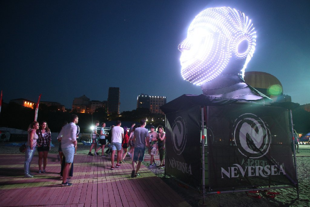 CANCAN.ro transmite cele mai tari momente. IMAGINI LIVE. Zeci de mii de oameni la NEVERSEA, cel mai mare festival de pe litoral