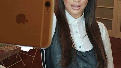 Primele imagini cu Betty Salam însărcinată! Cum încearcă să-și ascundă burtica de gravidă