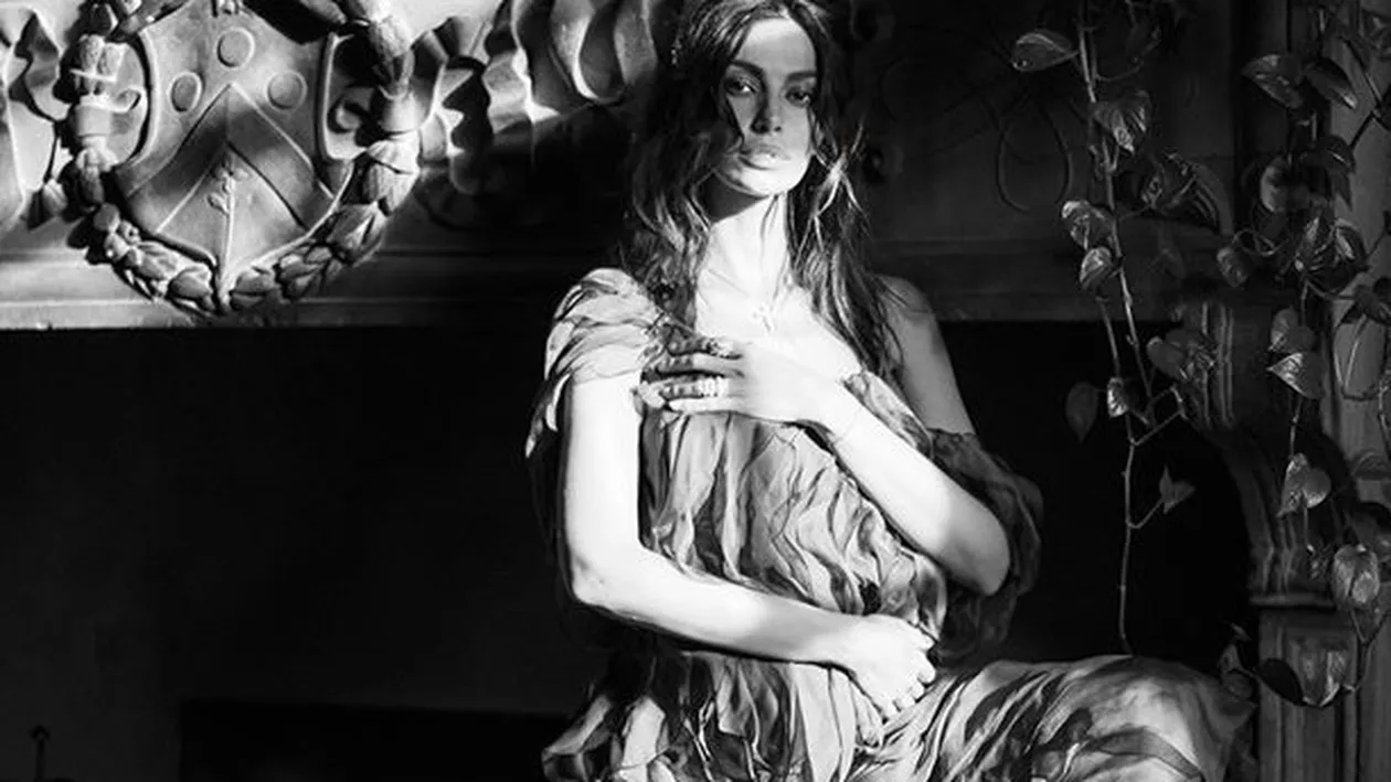 De ce a ţinut Mădălina Ghenea sarcina ascunsă timp de 8 luni