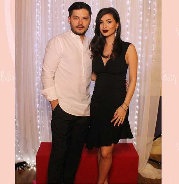 FOTO / Iubita lui Liviu Vârciu s-a filmat cu fiica ei în braţe: „Alăptatul la sân”