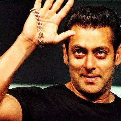 Iulia Vântur a postat o poză rară alături de Salman Khan. Ce a spus actorul indian despre o posibilă nuntă cu frumoasa româncă