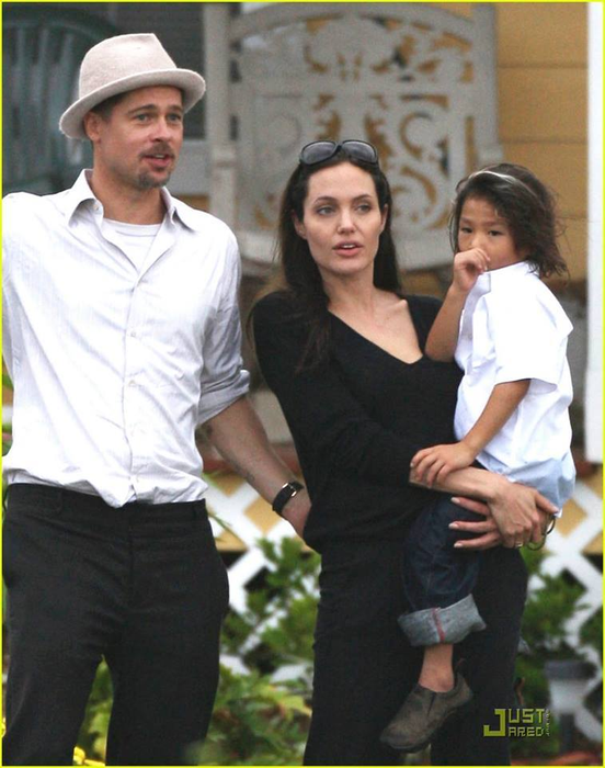 Angelina Jolie se mărită pentru a patra oară? La un an după divorţ, actriţa şi-a refăcut viaţa alături de un bărbat misterios