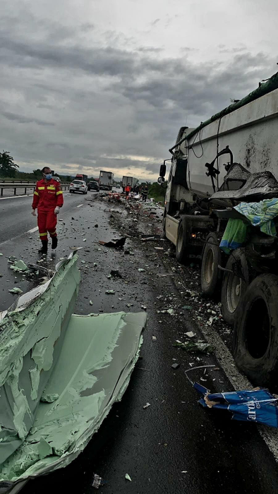 Accident mortal pe A1. Un tânăr a murit pe loc, după ce două camioane au intrat în coliziune