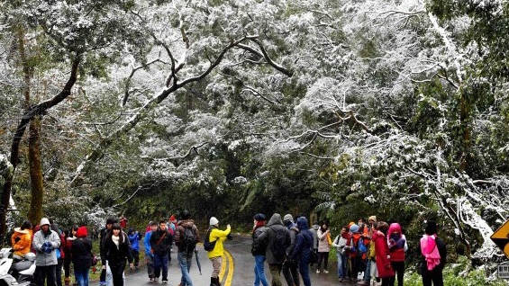 Nu s-a mai intamplat asta pana acum! Oamenii au murit de frig in Taiwan! Minime record de temperatura!