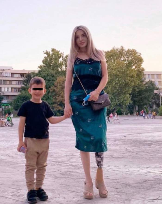 Cine este misterioasa blondă de lângă Cătălin Scărlătescu și ce secret dureros ascunde. Povestea cruntă de viață a Stelei Bizdu