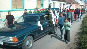 Adelin, băiatul găsit spânzurat la orfelinat, nu a fost condus pe ultimul drum nici de părinţi, nici de fraţi! Care este motivul