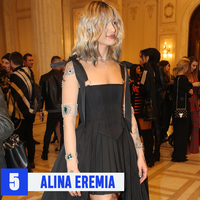 Top 30 cei mai discreți “pepenași” din showbiz. Ce poziții ocupă Lidia Buble, Corina Caragea sau Alexandra Stan?!