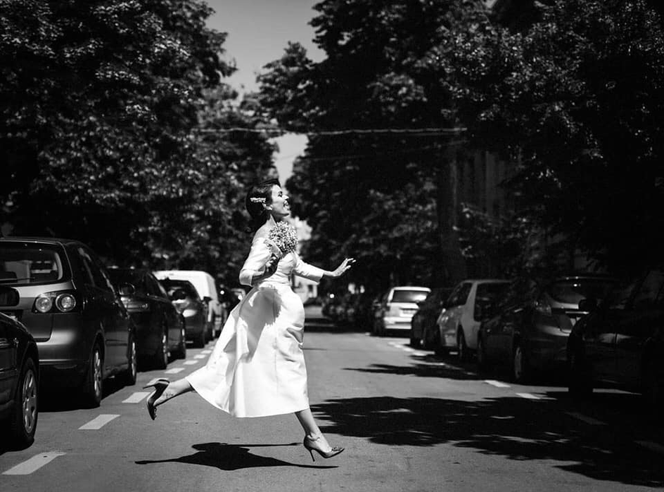 O artistă cunoscută de la noi s-a căsătorit în secret: “Luată și dusă în lume”. Primele poze cu rochia de mireasă