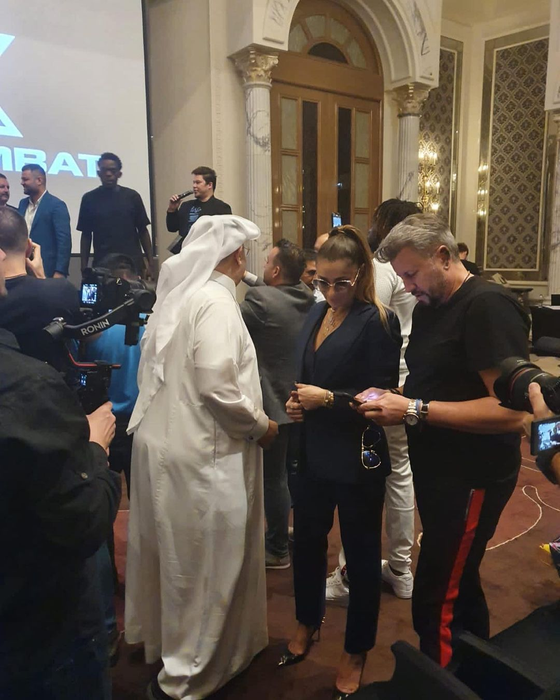 Anamaria Prodan îşi trăieşte viața de femeie liberă în Dubai! Cum a fost surprinsă sexy impresara alături de musculoșii Superkombat