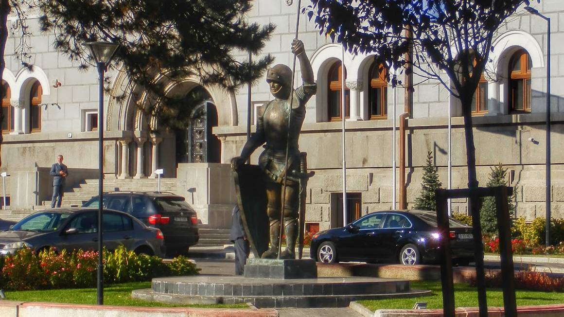 Povestea teribilă a pompierului Pandelică. Clădirea celei mai bogate Primării din România pare blestemată!