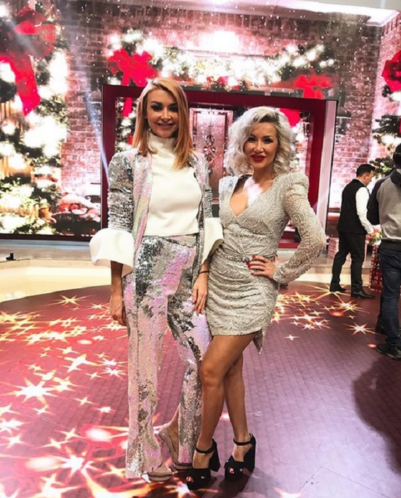 Raluca şi Denisa Tănase au format trupa "Bambi" în decembrie 1999. Sursa foto: Instagram