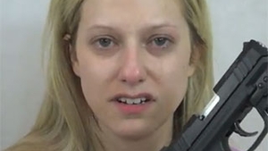 VIDEO CUTREMURATOR! Isi ameninta tatal cu moartea, dupa ce acesta a violat-o timp de 9 ani!