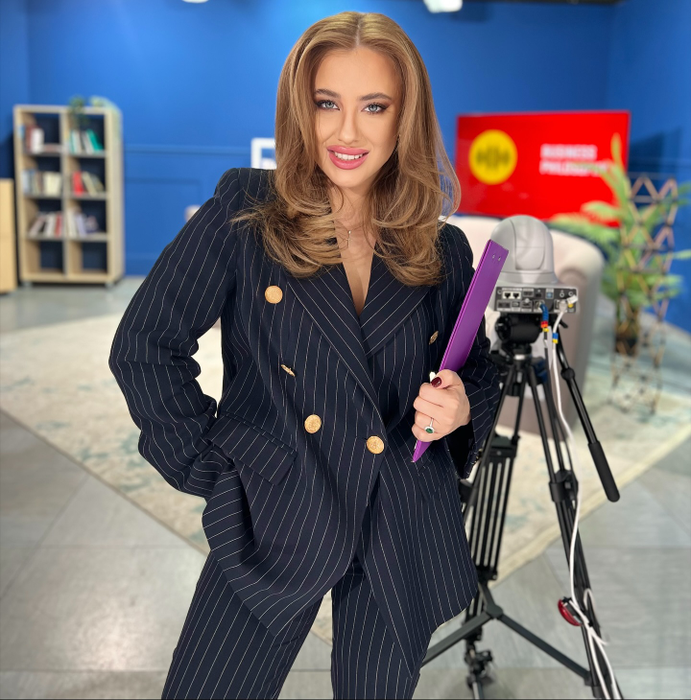 Telespectatorii au rămas perplecși când au văzut-o! Prezentatoare celebră, de nerecunoscut în propria emisiune