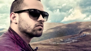 Alex Mica este singurul artist din Romania care colaboreaza cu Fashion Tv!