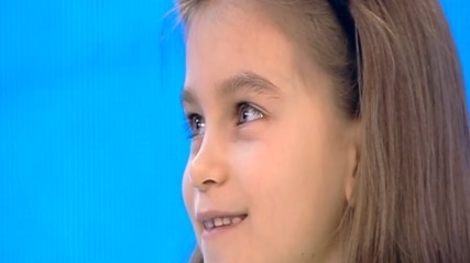 Fata unei prezentatoare TV se laudă la 7 ani cu iubiţii ei: ”Am avut mulţi şi i-am arătat lui tati cum ne-am pupat”