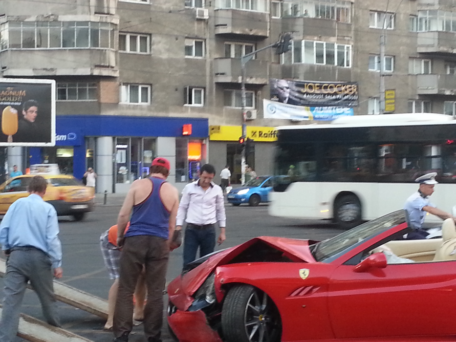 Momentul în care Adrian Minune și-a distrus bolidul într-un accident rutier în București
