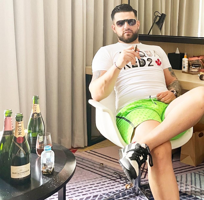 UPDATE ”Șeicul” spune că i-a fugit concubina cu fetița, dar replica Anei este devastatoare: ”Știe când s-a născut? I-a cumpărat măcar un pampers? Nu-mi târî copilul prin noroi!”