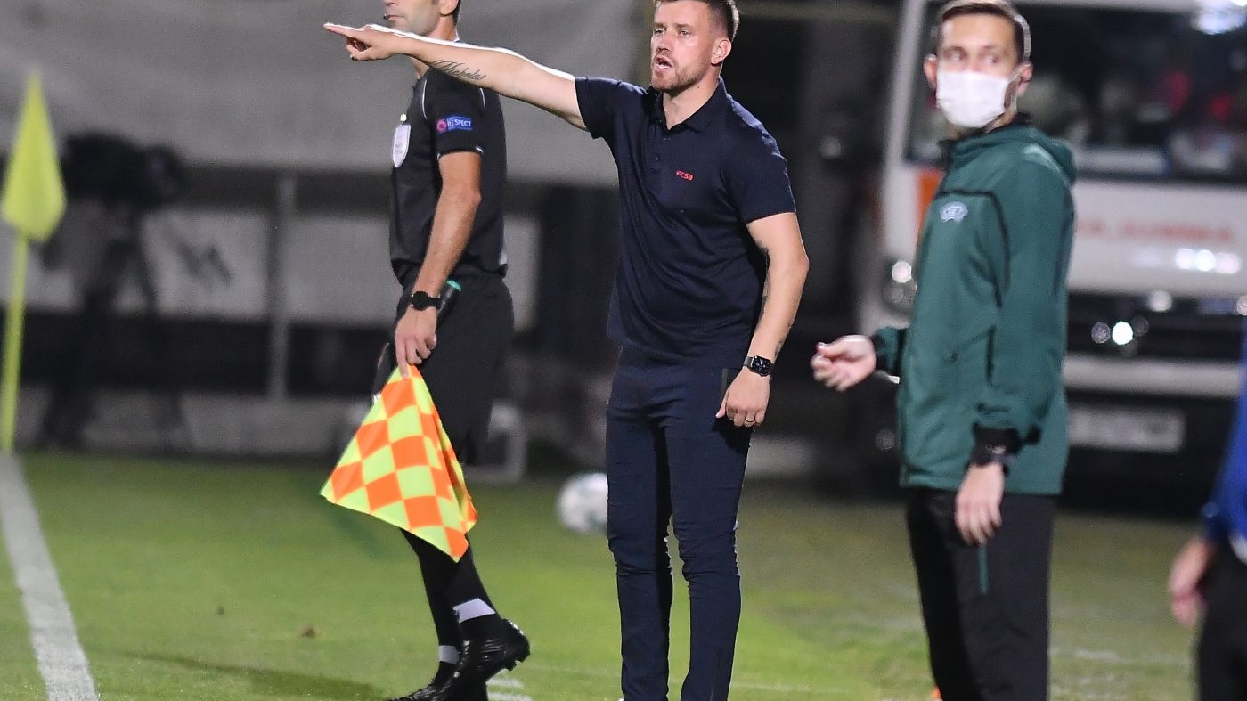 “Nu e antrenor, e prietenul de grătar al jucătorilor!” Mihai Pintilii, făcut praf de un fost oficial al FCSB
