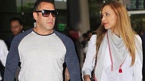 Reacția Iuliei Vântur, după ce s-a spus că a fost părăsită de Salman Khan! Ce a postat pe Instagram