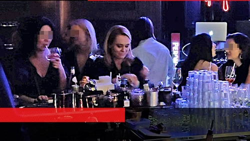 Andreea Esca s-a ”sustras” câteva ore de la domiciliul conjugal... Paranghelie nocturnă în trei cu masa ticsită de cocktail-uri