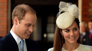 Prima iesire "in lume" a micului print! Cum au arătat Kate si William la botezul fiului lor! Ducesa a fost mai frumoasa ca oricand
