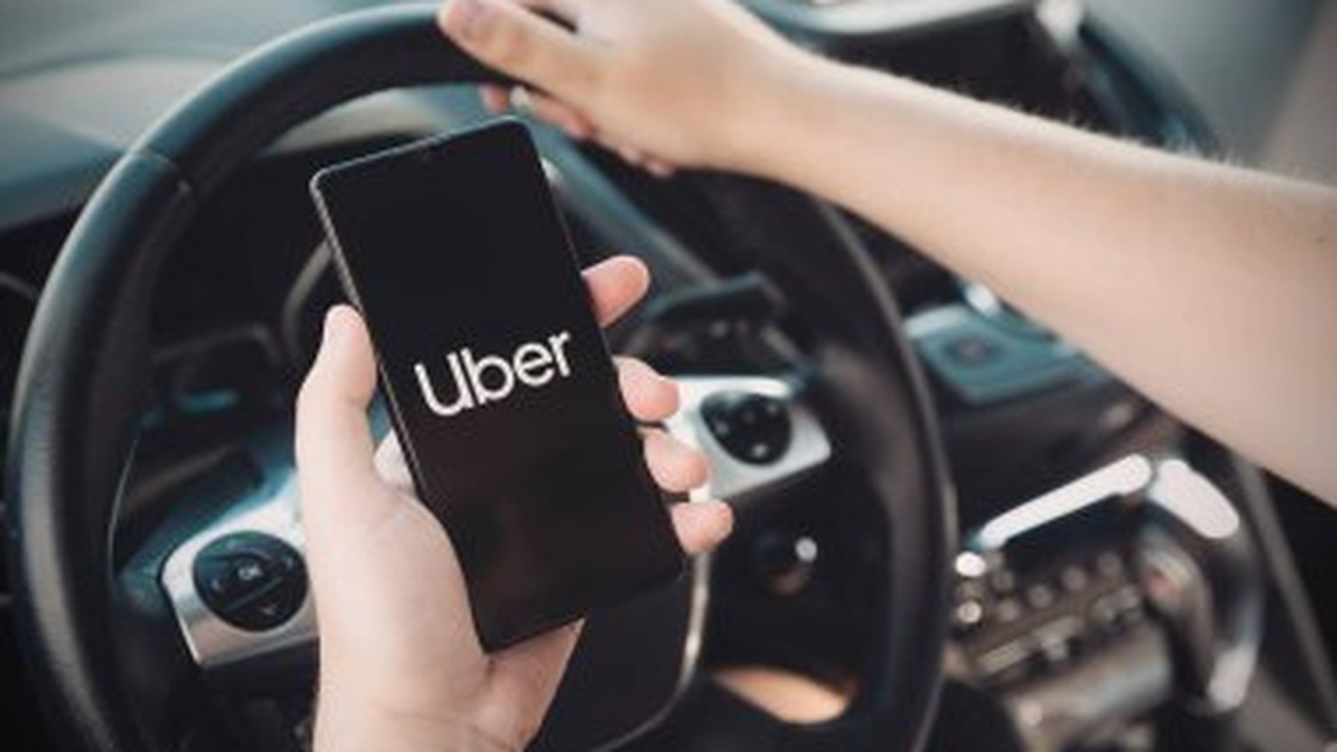 Cât a plătit o femeie din Timișoara pentru o cursă de 15 minute cu Uber-ul. Nu i-a venit să creadă ce sumă i-a afișat aplicația