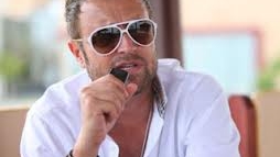 Bote, ironic la adresa lui Irinel: "Mi se pare jenant ca un miliardar să aibă pretenţia ca fosta soţie să-i trimită bani în cont"