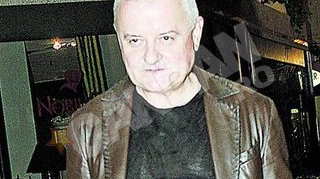 Moni o saruta pe Irinuca pe gura, iar pe Irinel nu-l deranjeaza: "Este un gest normal intre o mama si fiica ei!"