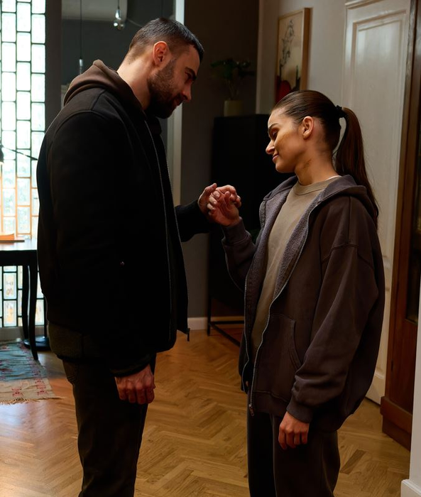 Theo Rose, dezvăluiri despre scenele de amor din Clanul, filmate sub ochii iubitului său: “La început…”
