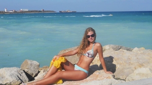 Frumoasele care au speriat Bac-ul! Top 10 cele mai sexy eleve care au luat 10 pe linie la examenul de maturitate!