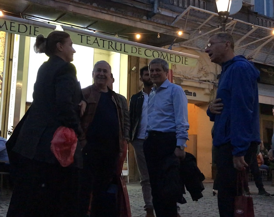 Dacian Cioloș se întreține cu Horațiu Mălăele și George Mihăiță