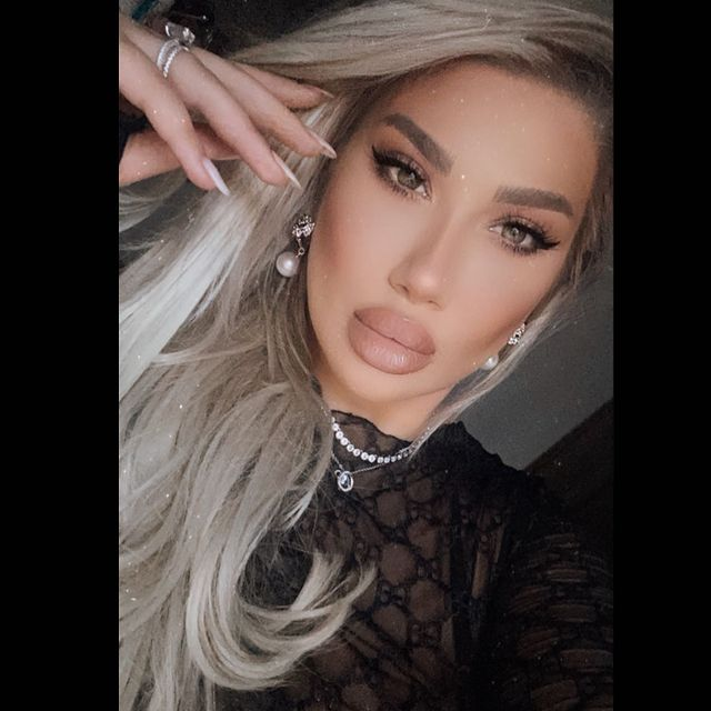Gabriela, păpușa „Barbie” varianta 18+