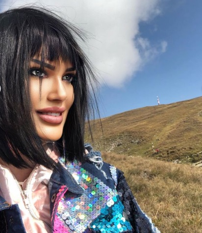 Ozana Barabancea, criticată pentru că își modifică excesiv fotografiile