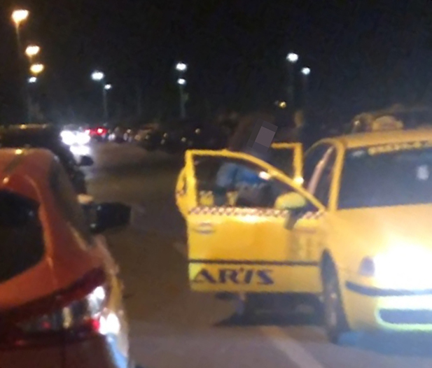 Ex-sportivul și puștoaica au împărțit un taxi