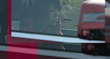 Denise Rifai a făcut-o chiar în trafic! Imaginile care fac mai mult decât cele 40 de întrebări incomode