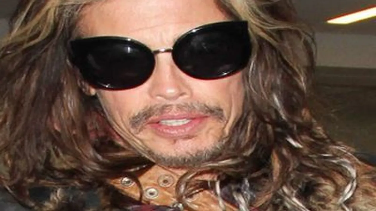 Un artist celebru, internat de urgenţă la spital! Şi-a anulat concertele