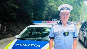 Cel mai ghinionist şofer! Ce a păţit, după ce a oprit să facă o poză cu poliţistul "Lupul" de la Rutieră