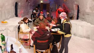 Hotelul de gheata, asediat de englezi