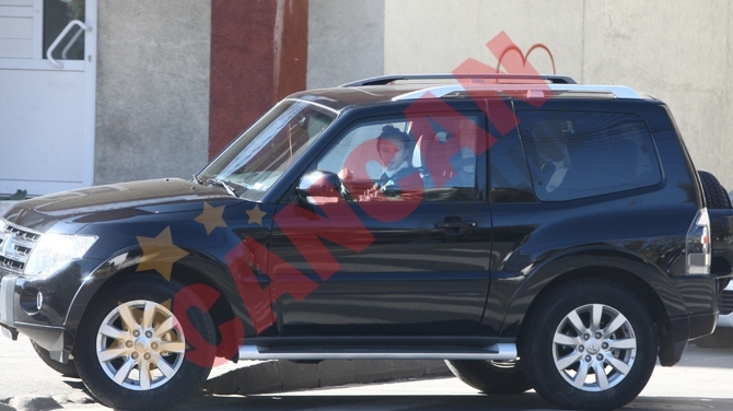 Adela Popescu are un SUV Mitsubishi