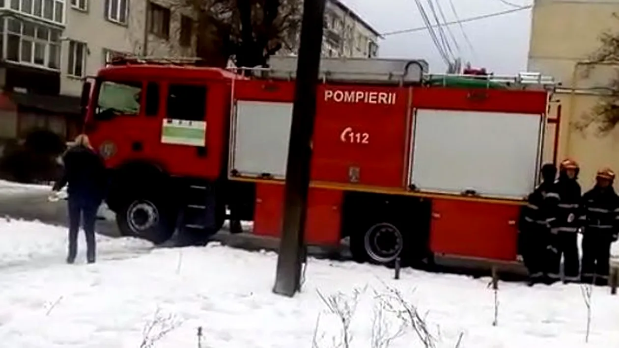 Explozie într-un apartament din Câmpulung! Un bărbat de 70 de ani a suferit arsuri | VIDEO