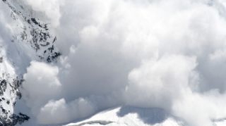 Zece persoane au fost ucise intr-un accident de snowboard, dupa ce au provocat o avalansa