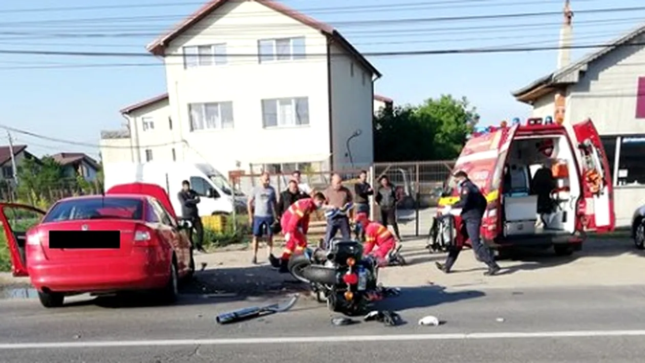 Grav accident pe DN1. Un motociclist a fost lovit în plin de un autoturism