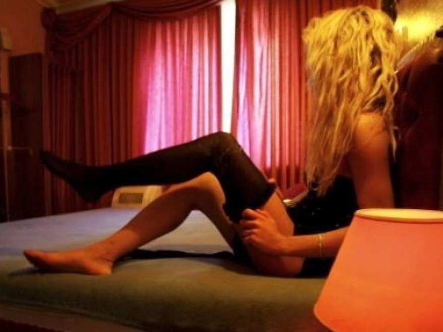 Prostituatele au locuit, un timp, chiar cu proxeneții lor și împărțeau banii făcuți peste noapte