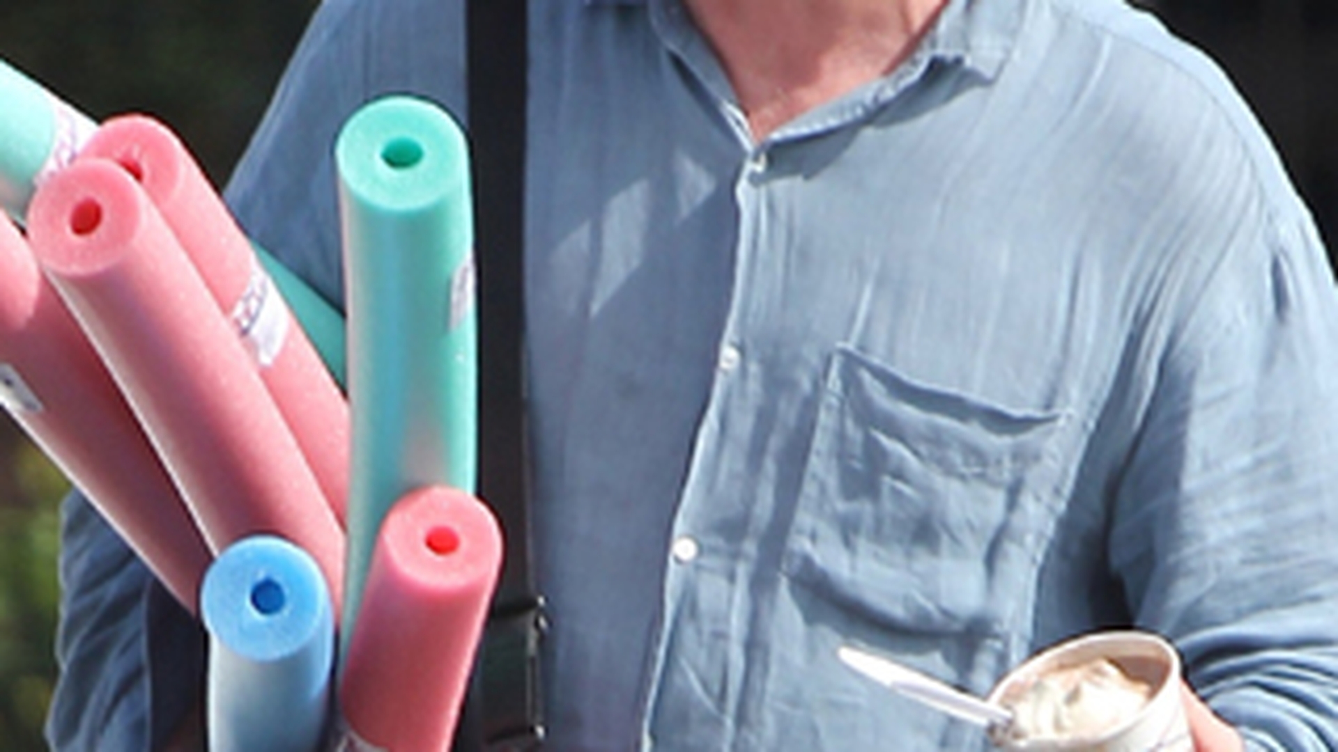 Nick Nolte murdar de inghetata pe strada