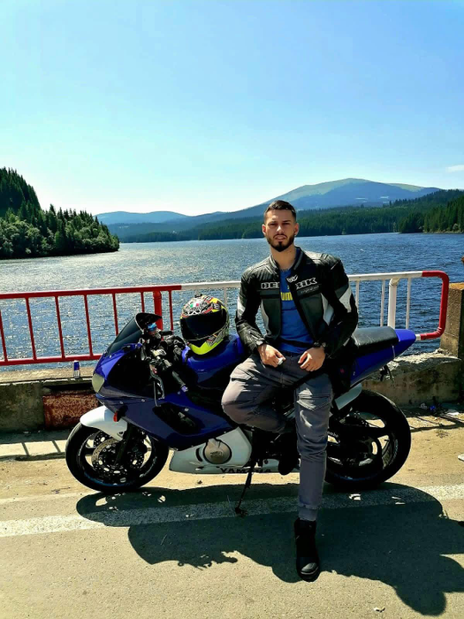 El este Denis Morea, fotbalistul care și-a pierdut viața în accidentul de pe Transalpina. Avea doar 28 de ani