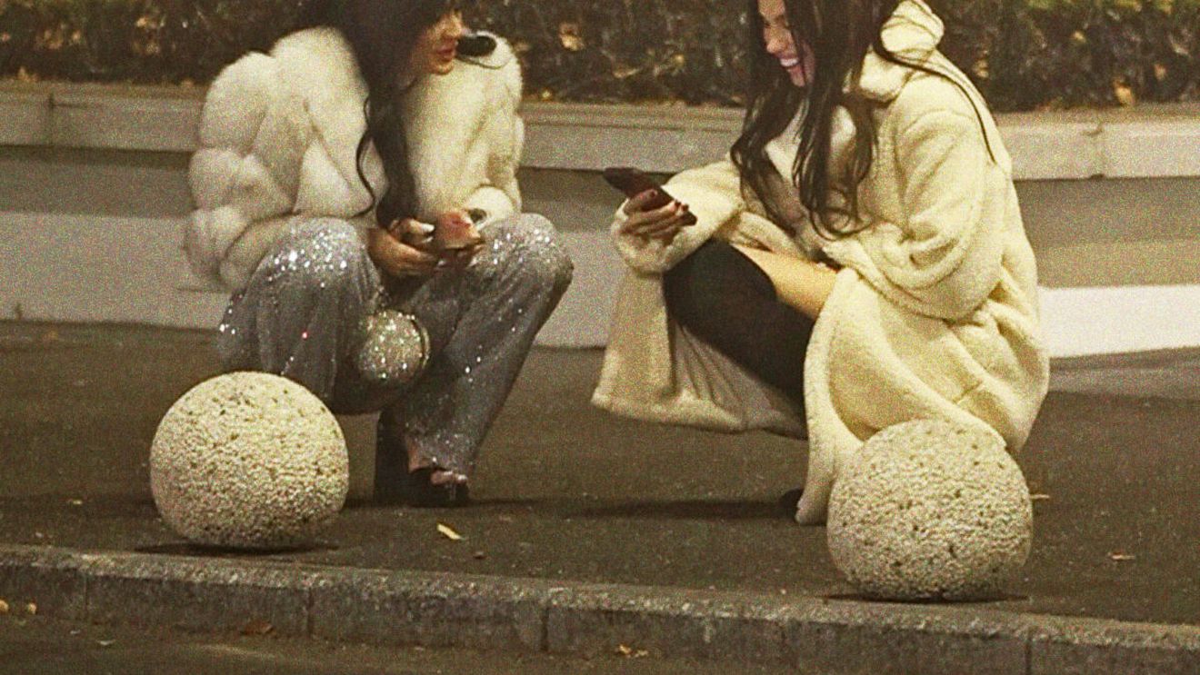 Alina Pușcău și Olga Barcari, duo de senzație! After-party la sol, direct pe trotuar