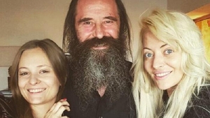 Tatăl Deliei s-a întors de pe Muntele Athos și s-a tuns! A petrecut Paştele alături de familie