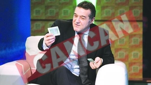 La degetul mic al lui Gigi Becali