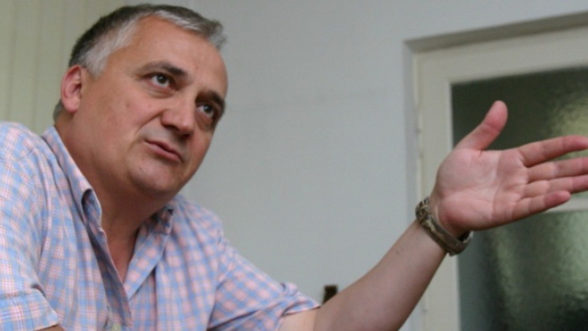 Fostul sef al SIE incearca sa scape de executarea silita. Afla ce a facut